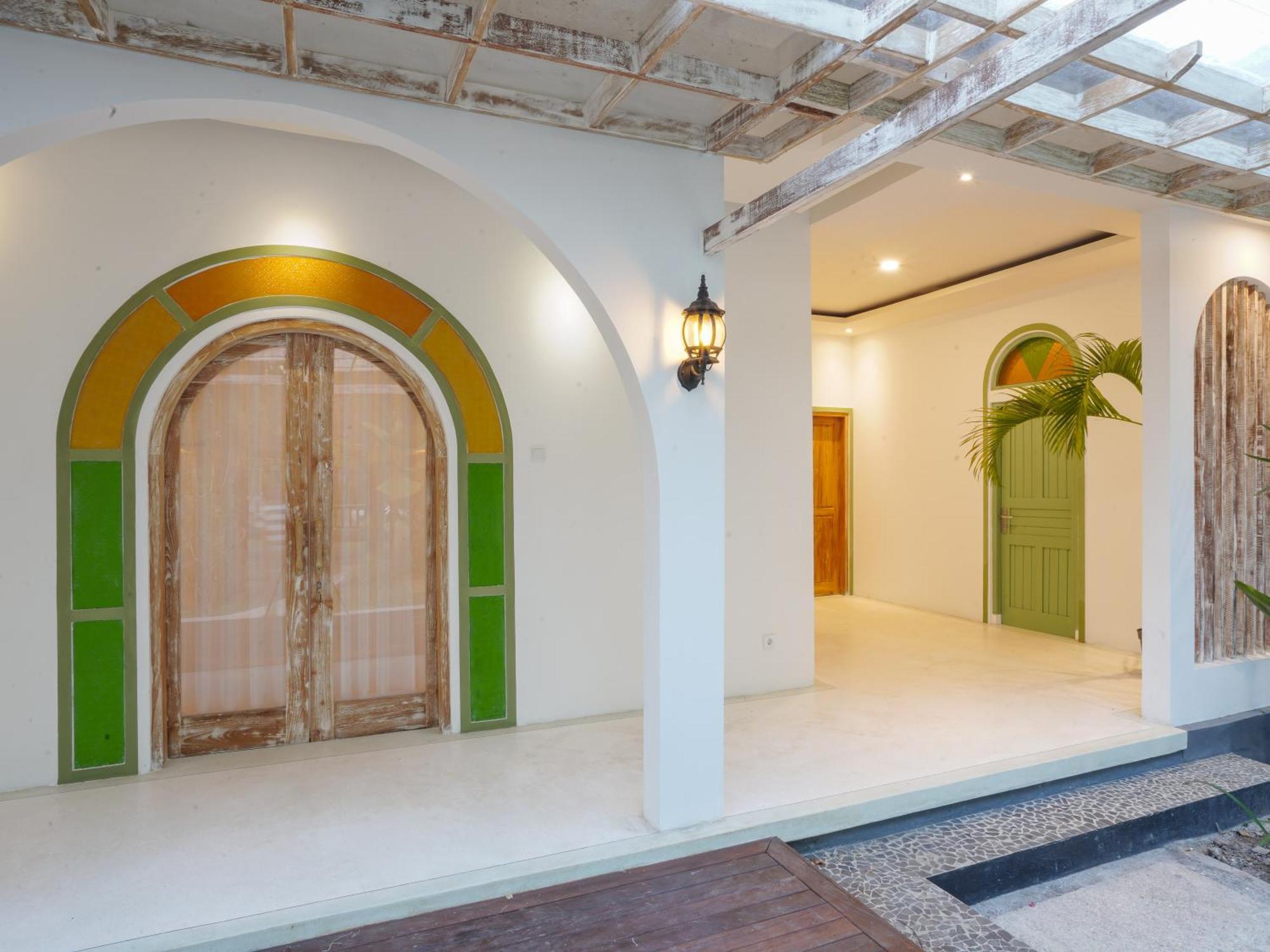 Puri Rinjani Bungalows & Hostel Kuta  Ngoại thất bức ảnh