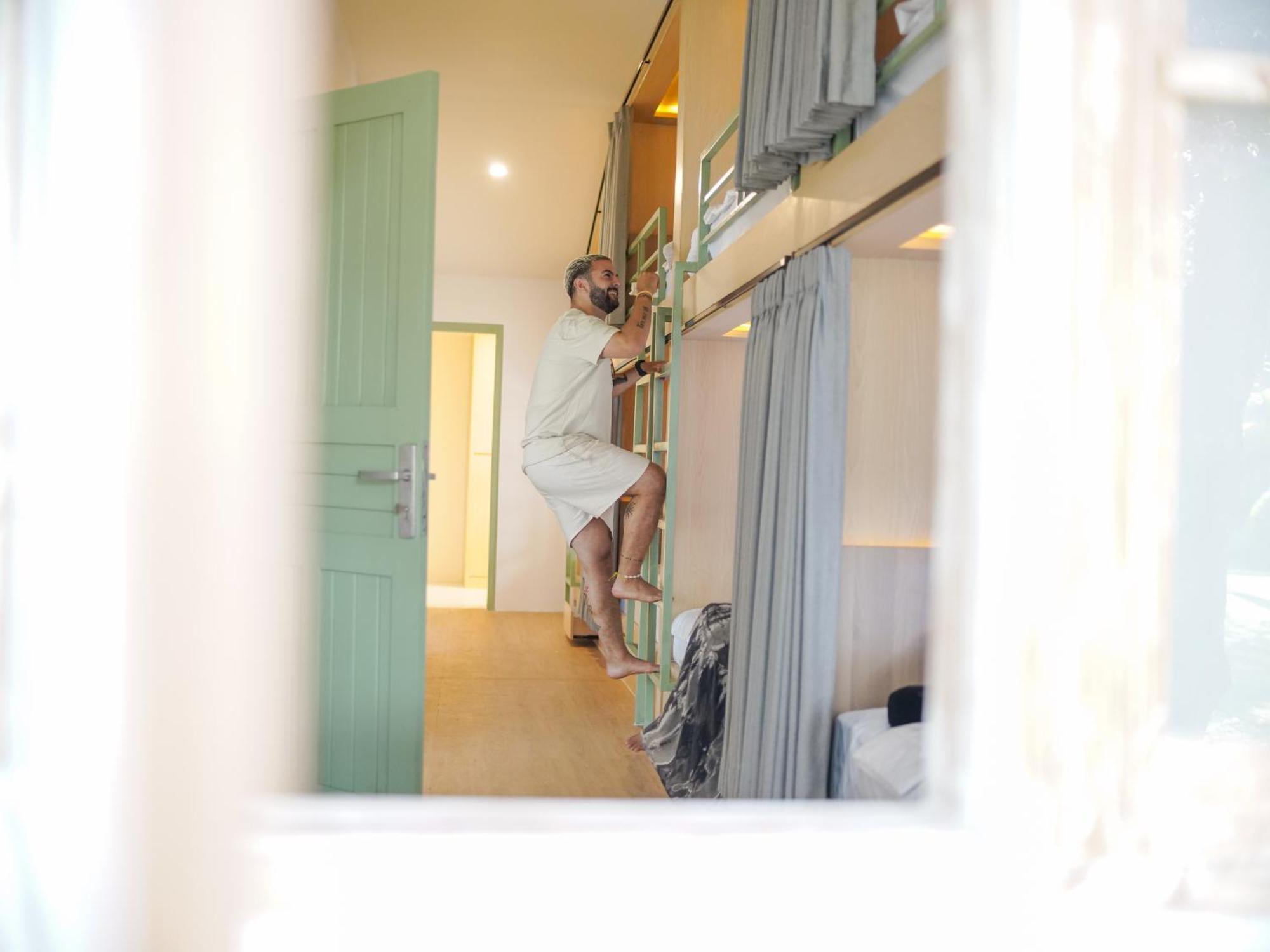 Puri Rinjani Bungalows & Hostel Kuta  Ngoại thất bức ảnh