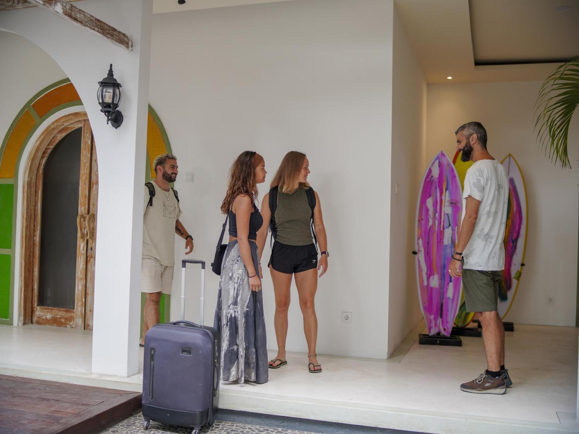 Puri Rinjani Bungalows & Hostel Kuta  Ngoại thất bức ảnh