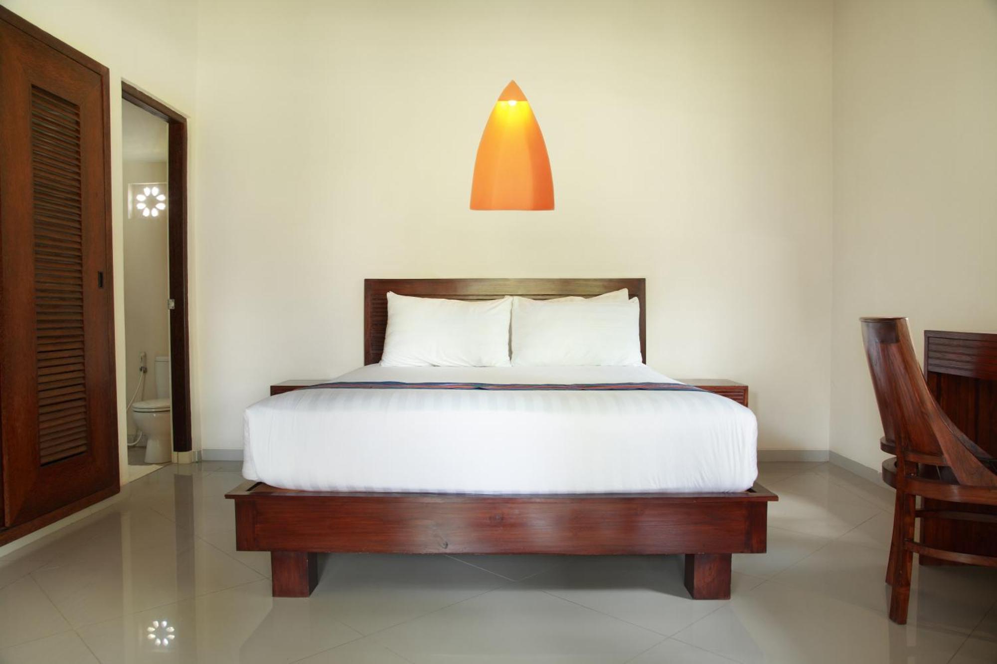 Puri Rinjani Bungalows & Hostel Kuta  Ngoại thất bức ảnh
