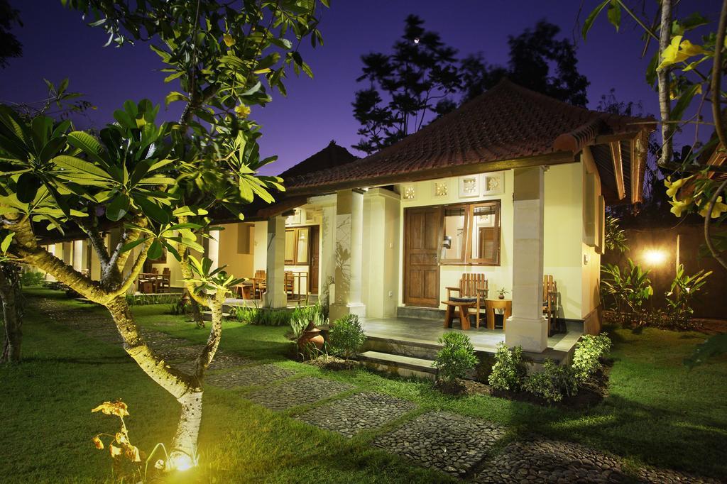 Puri Rinjani Bungalows & Hostel Kuta  Ngoại thất bức ảnh